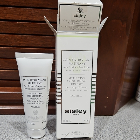 Sisley Other - Sisley Mattifying Moisturizer with Tropical Resins